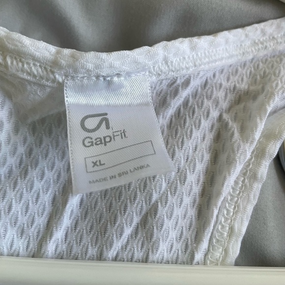 GAP Fit athletic tank top women’s - Picture 4 of 5